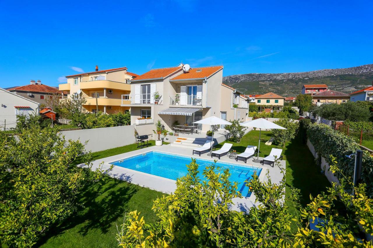 Villa Elysium - Beautiful Family House With Heated Pool Kaštela Exterior foto