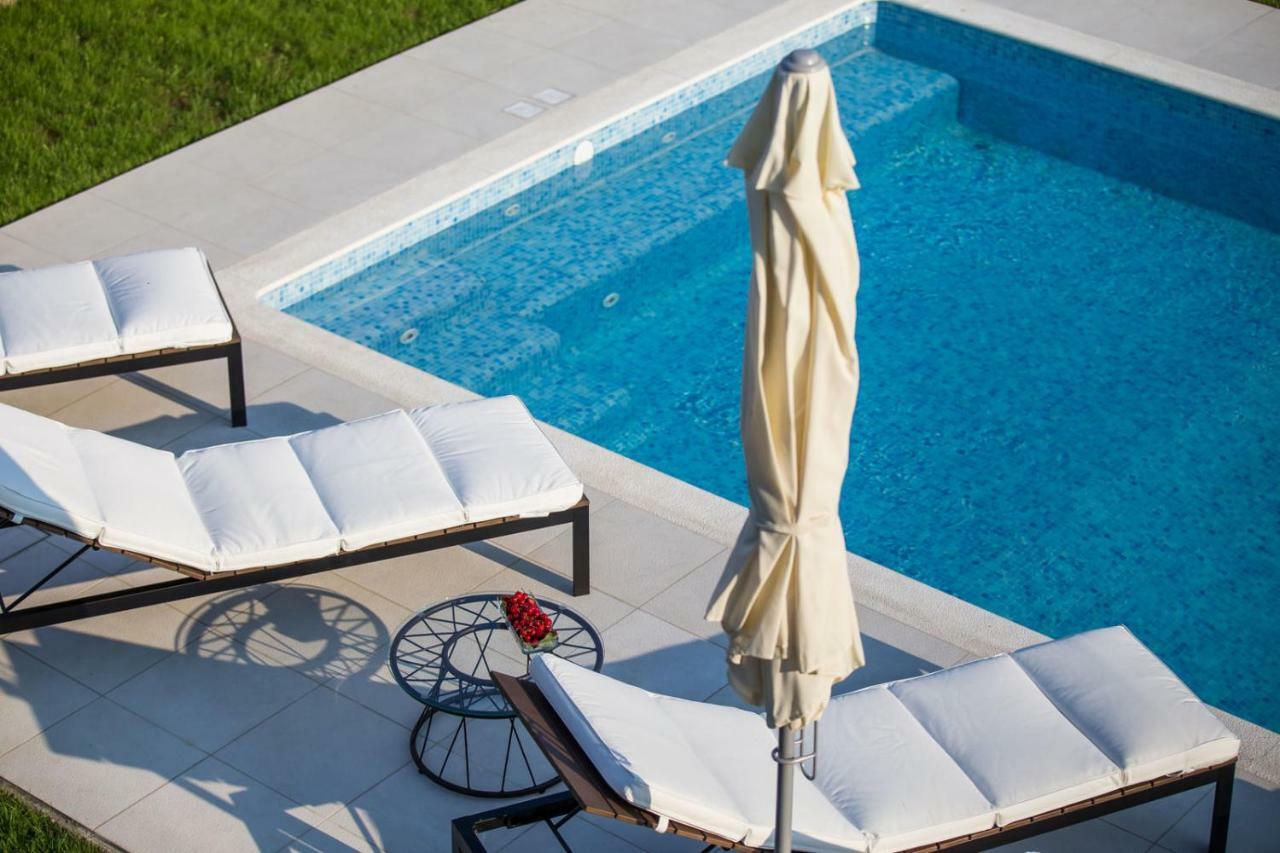 Villa Elysium - Beautiful Family House With Heated Pool Kaštela Exterior foto