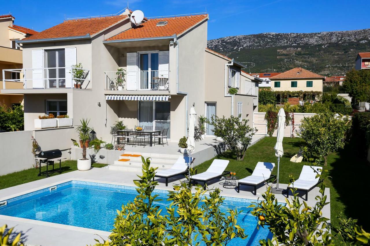 Villa Elysium - Beautiful Family House With Heated Pool Kaštela Exterior foto